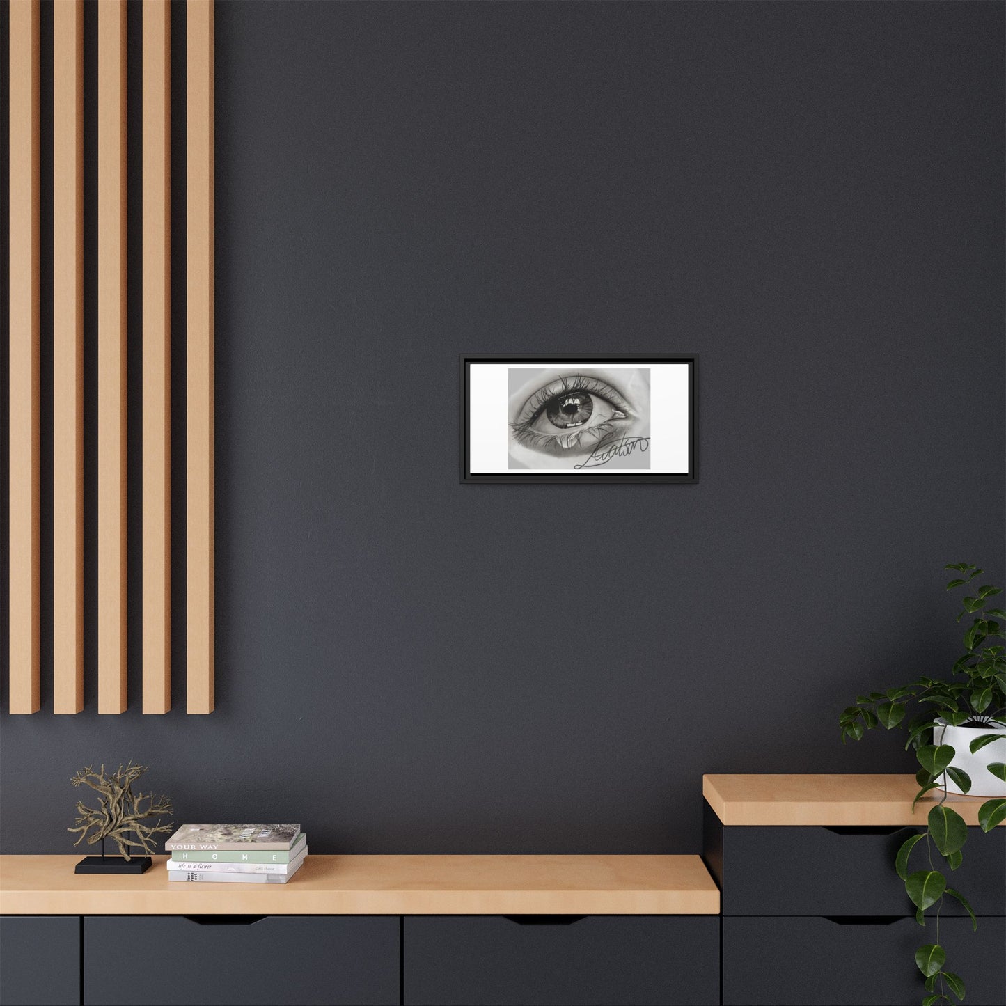 Gerahmte Leinwandkunst – Realistisches Auge mit tränenförmiger Signatur