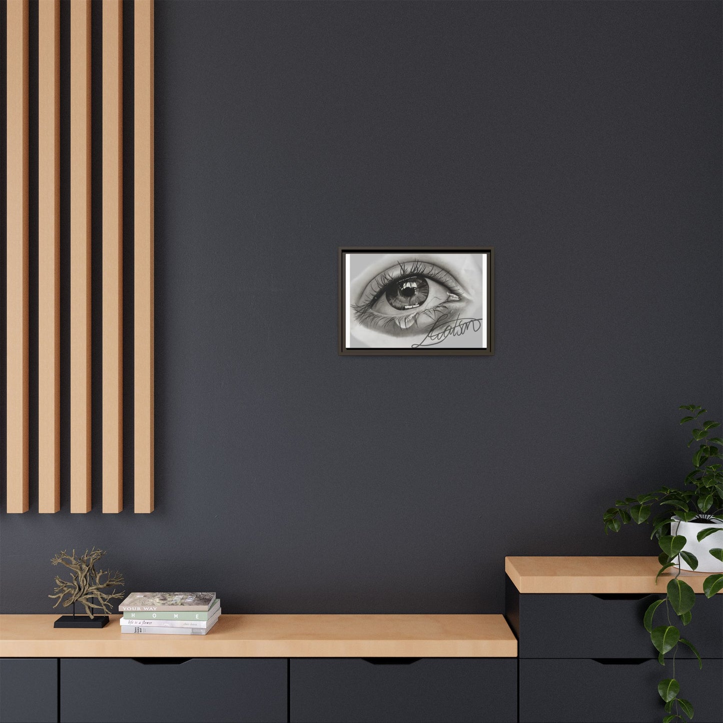 Gerahmte Leinwandkunst – Realistisches Auge mit tränenförmiger Signatur