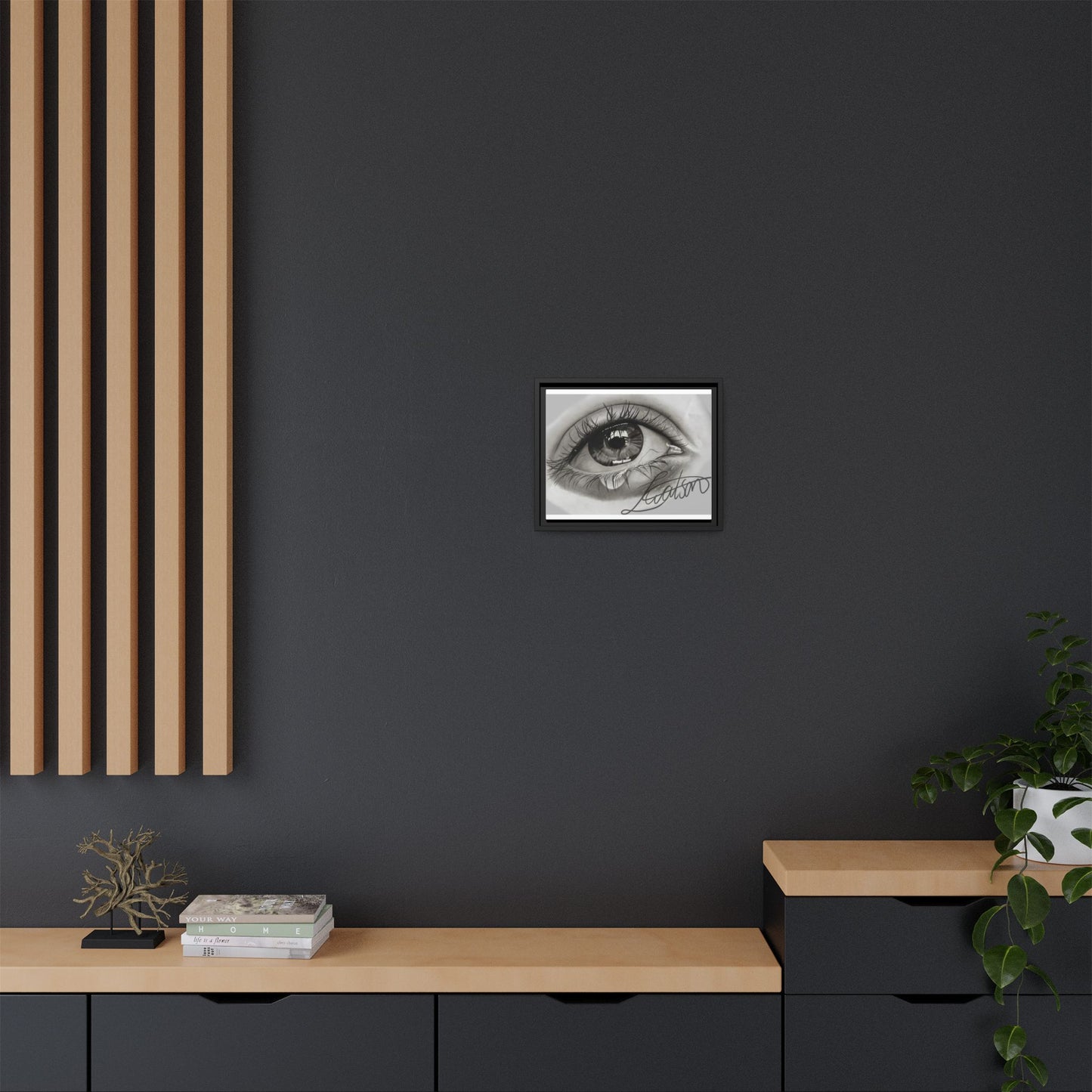 Gerahmte Leinwandkunst – Realistisches Auge mit tränenförmiger Signatur