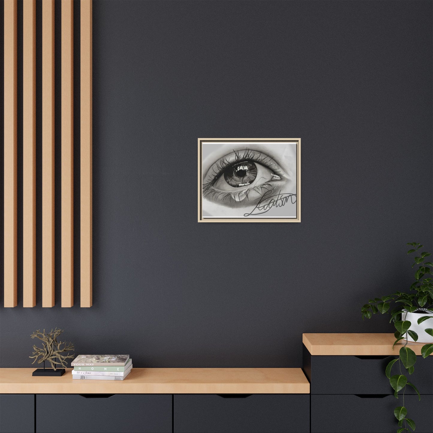 Gerahmte Leinwandkunst – Realistisches Auge mit tränenförmiger Signatur