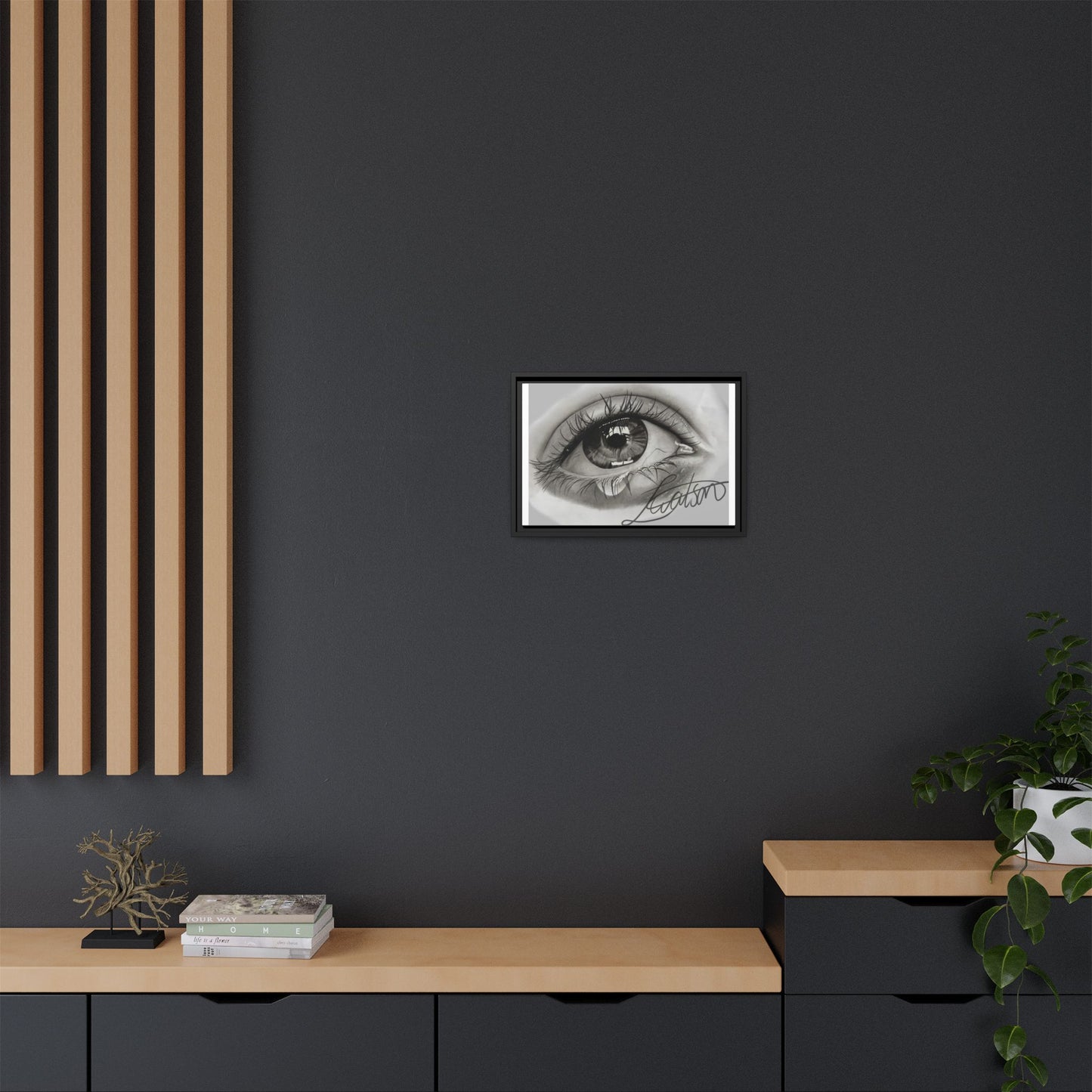 Gerahmte Leinwandkunst – Realistisches Auge mit tränenförmiger Signatur