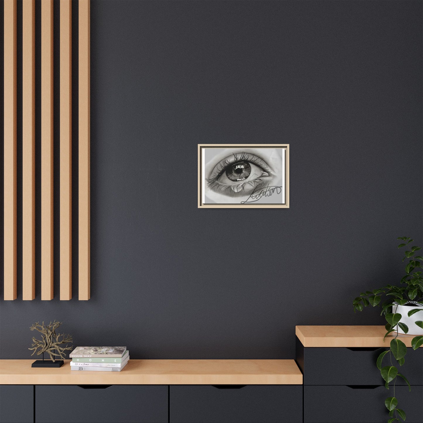 Gerahmte Leinwandkunst – Realistisches Auge mit tränenförmiger Signatur