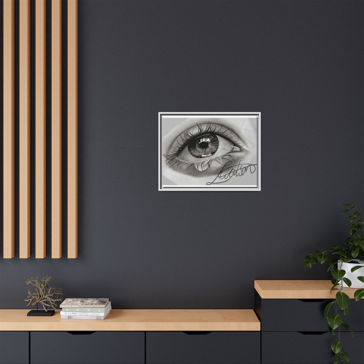 Gerahmte Leinwandkunst – Realistisches Auge mit tränenförmiger Signatur